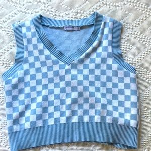PREPPY SUMMER SWEATER VEST🦋💕✨⚡️🏄‍♀️🌊🌸 SO CUTE 🦋 HAS ONLY BEEN WORN ONCE ⚡️